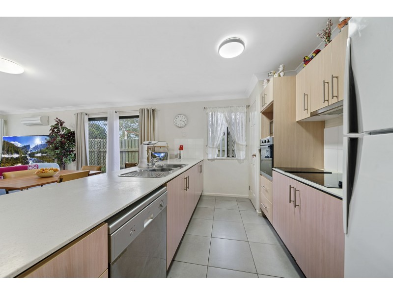 3/2 Swallow Court, Newtown QLD 4350