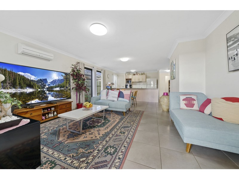 3/2 Swallow Court, Newtown QLD 4350