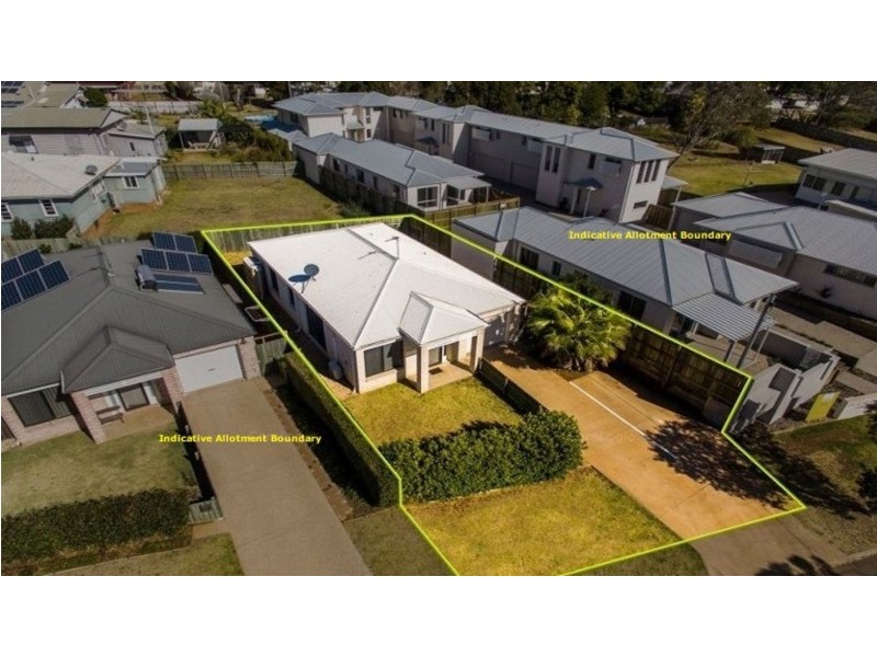 3/2 Swallow Court, Newtown QLD 4350