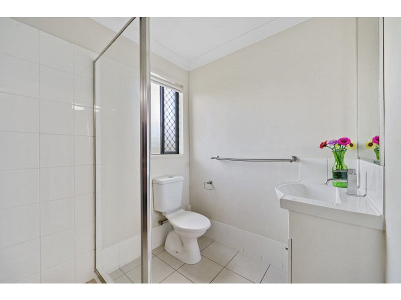 3/2 Swallow Court, Newtown QLD 4350