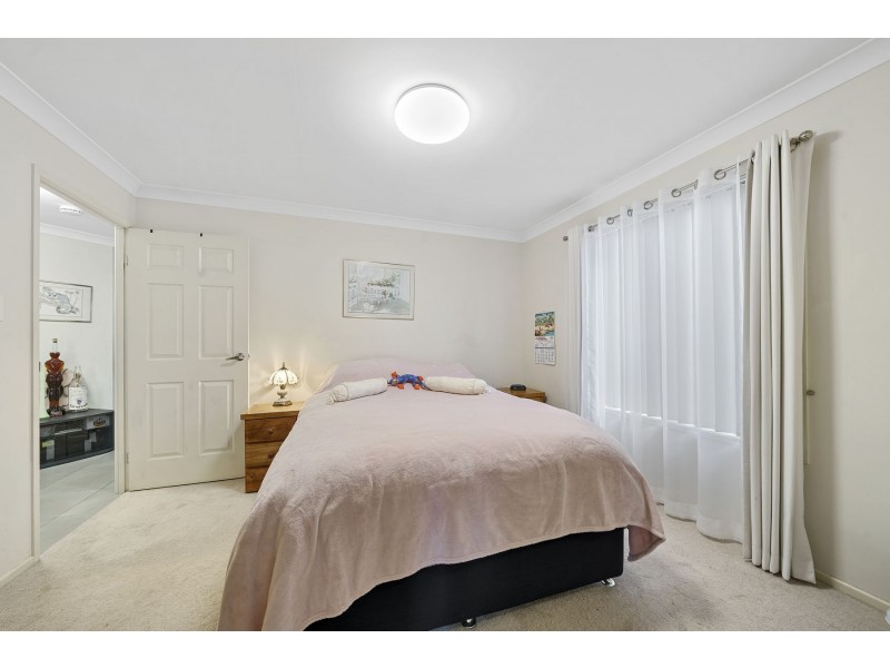 3/2 Swallow Court, Newtown QLD 4350