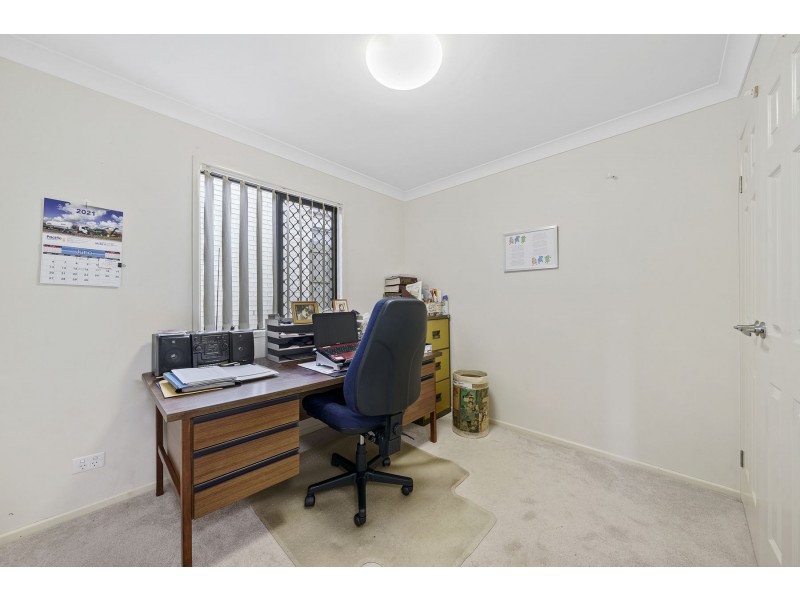 3/2 Swallow Court, Newtown QLD 4350