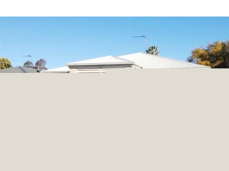 3/2 Swallow Court, Newtown QLD 4350