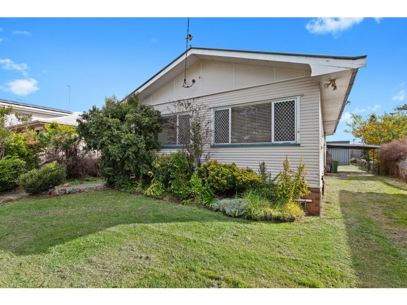 19 Ellis Street, Wilsonton QLD 4350