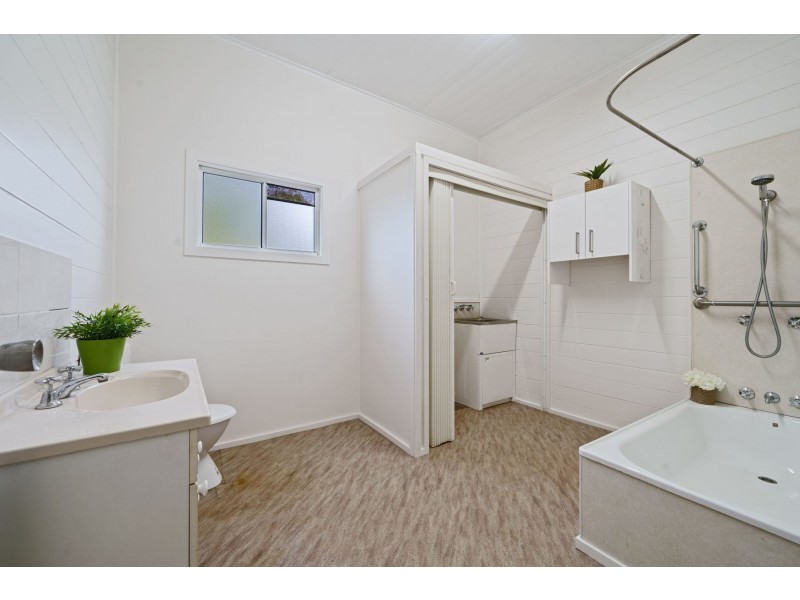 16 Railway Street, Helidon QLD 4344