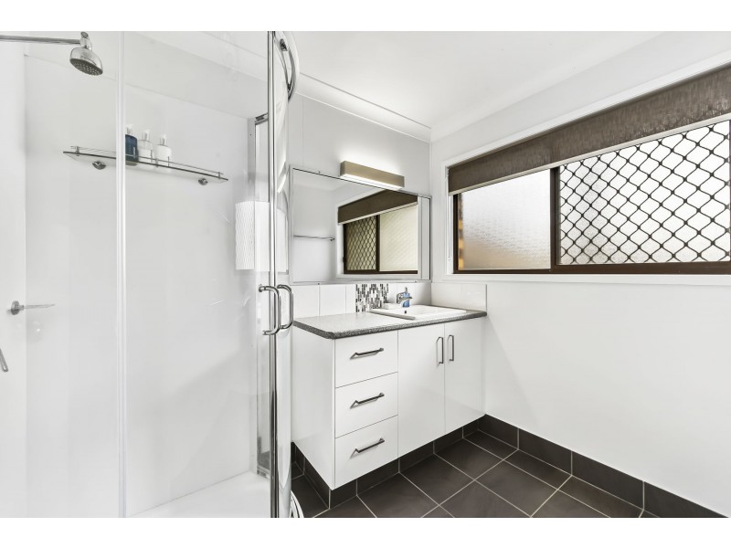 4/329 West Street, Harristown QLD 4350