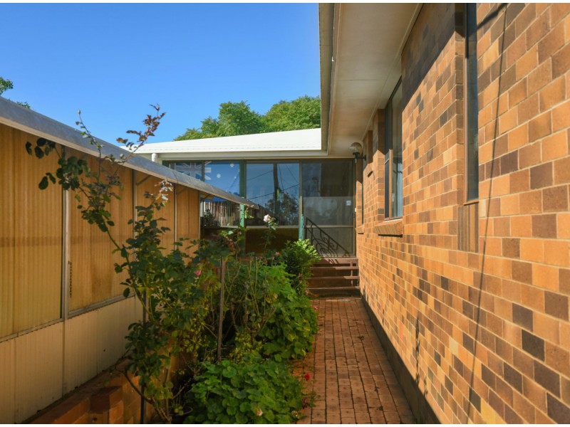 12 Academy Court, Glenvale QLD 4350