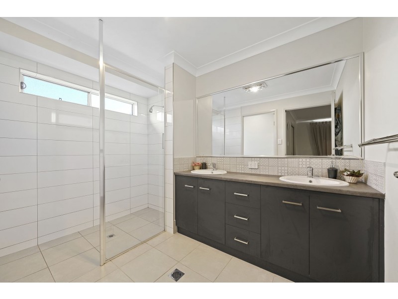 162 Kearney Street, Kearneys Spring QLD 4350