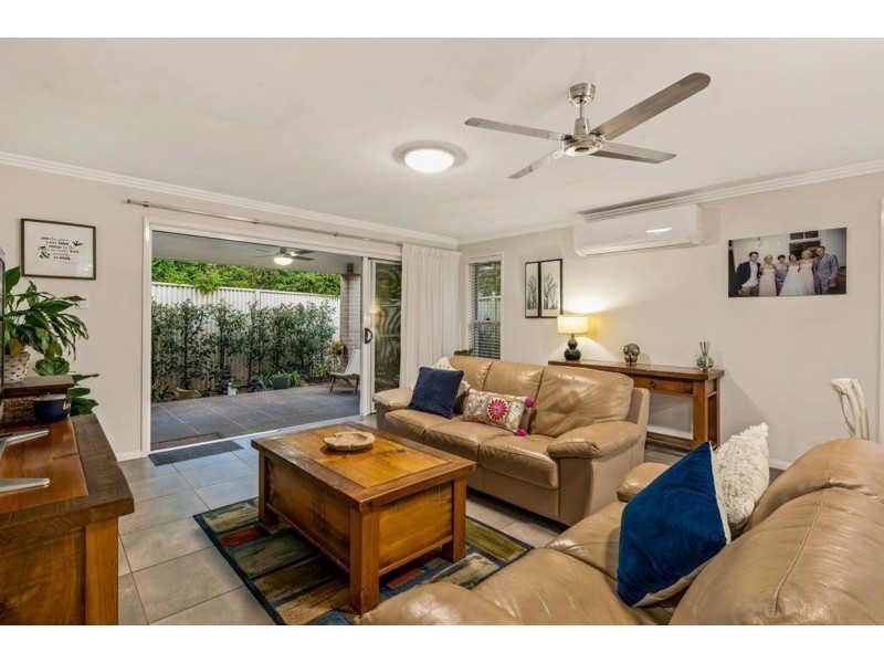 2/13 Henry Street, Mount Lofty QLD 4350