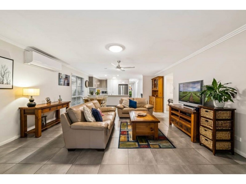 2/13 Henry Street, Mount Lofty QLD 4350