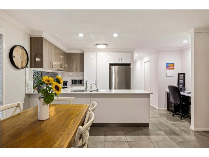 2/13 Henry Street, Mount Lofty QLD 4350