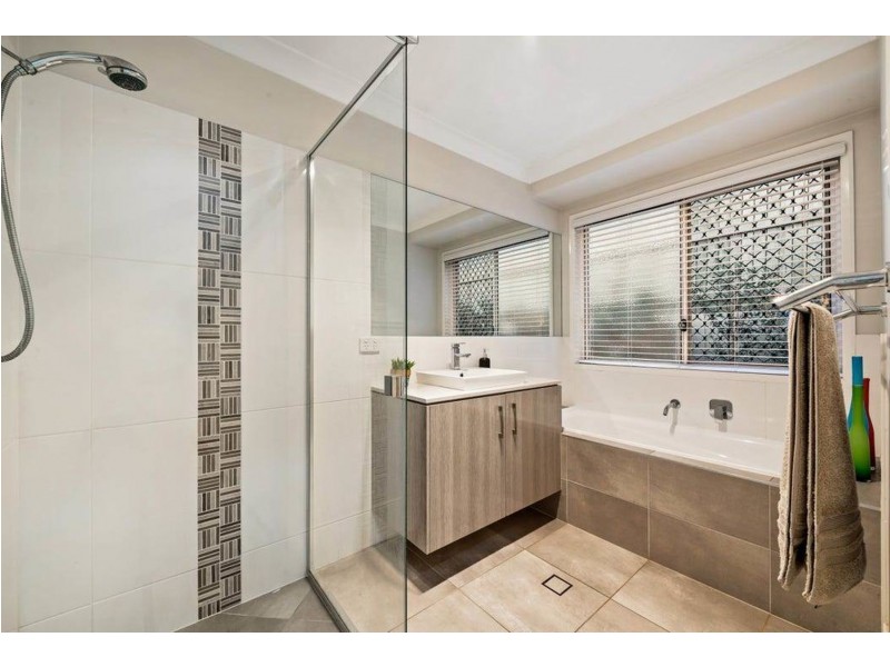 2/13 Henry Street, Mount Lofty QLD 4350