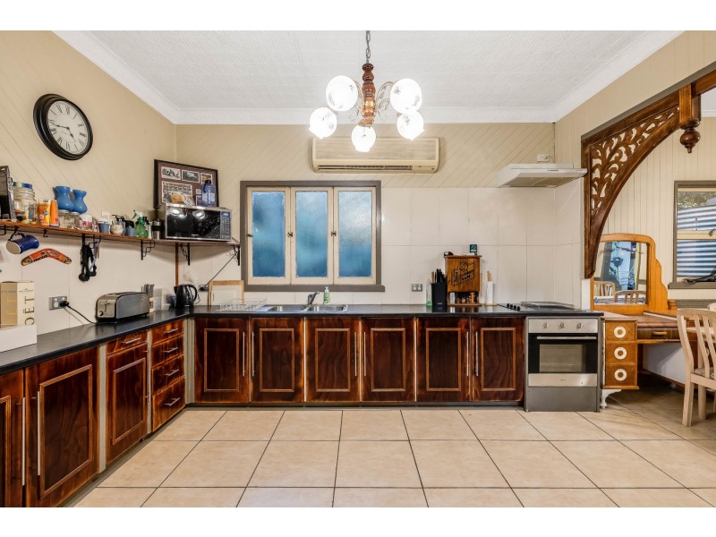 199 West Street, Harristown QLD 4350