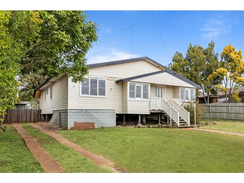 13 Ravenscourt Street, Centenary Heights QLD 4350