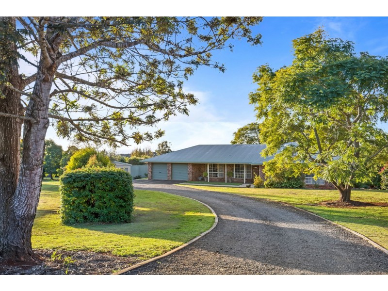 2 Selkirk Court, Highfields QLD 4352