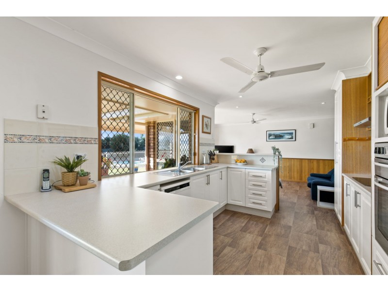 2 Selkirk Court, Highfields QLD 4352