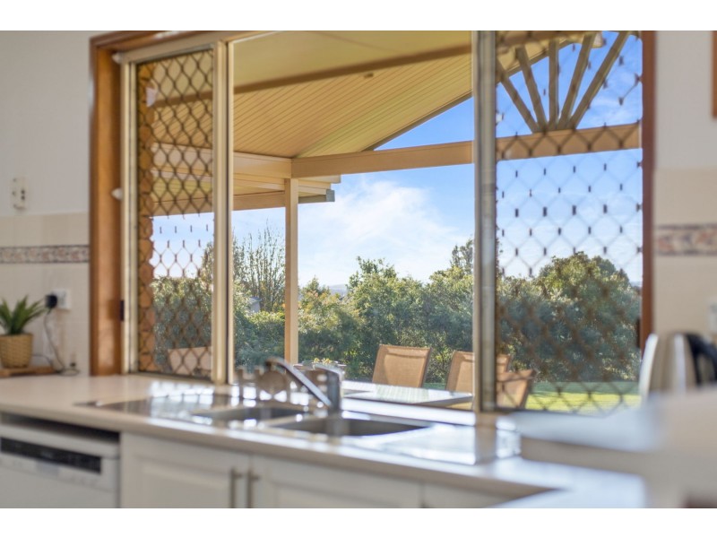 2 Selkirk Court, Highfields QLD 4352