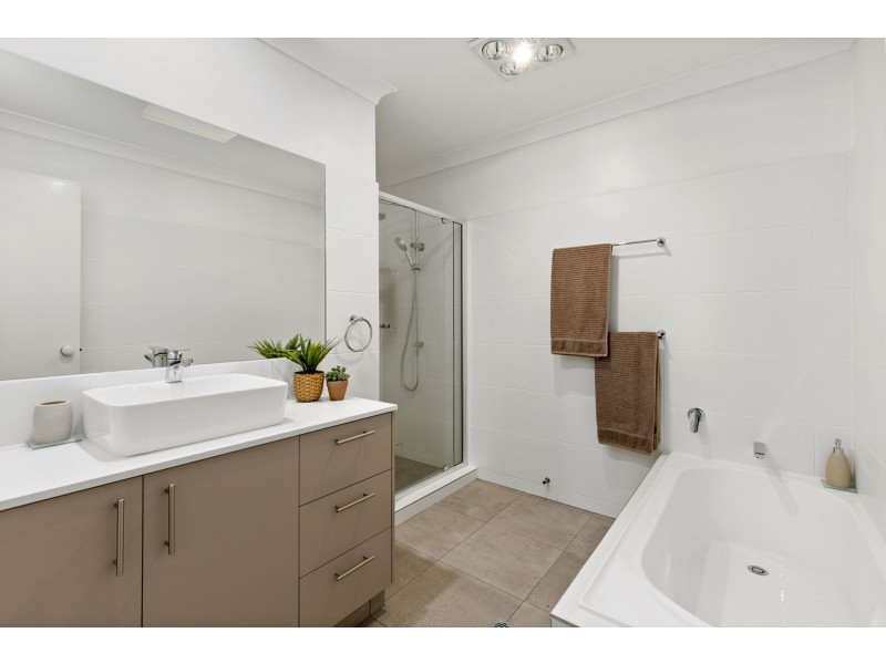 2 Selkirk Court, Highfields QLD 4352