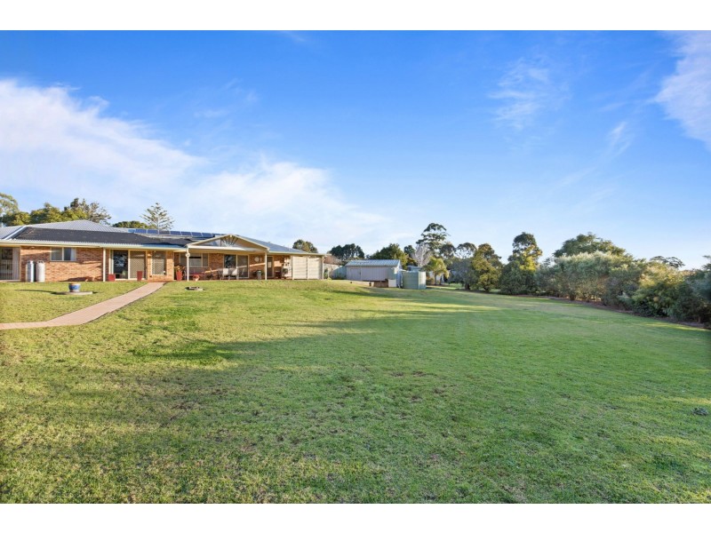 2 Selkirk Court, Highfields QLD 4352