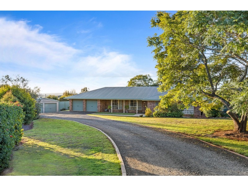 2 Selkirk Court, Highfields QLD 4352