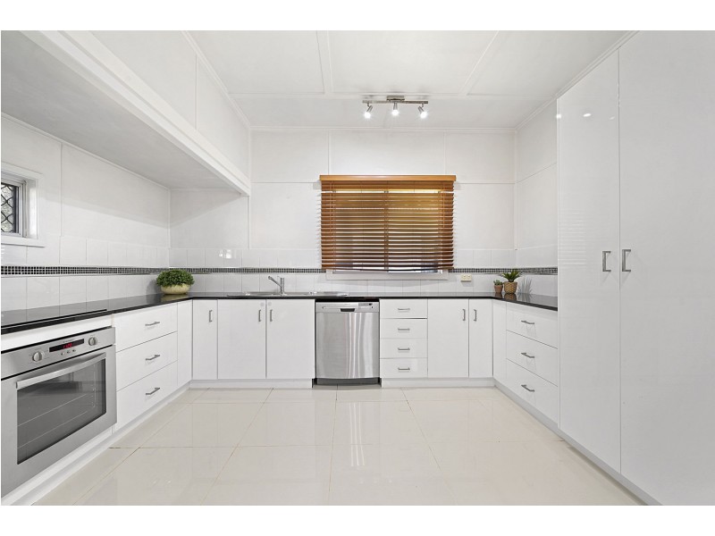 16 Weetwood Street, Newtown QLD 4350