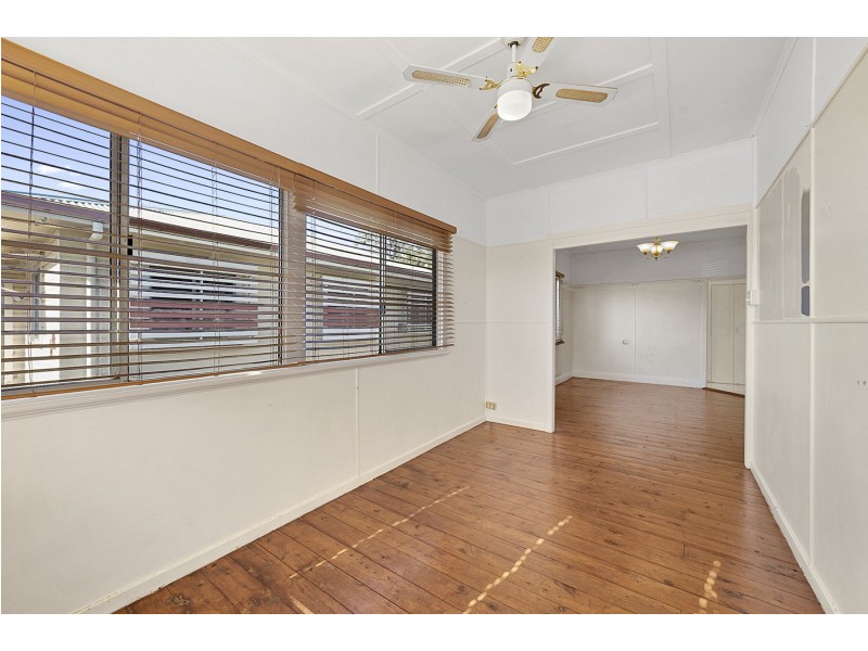 16 Weetwood Street, Newtown QLD 4350