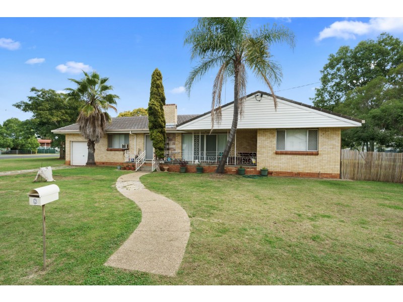 8 West Street, Oakey QLD 4401