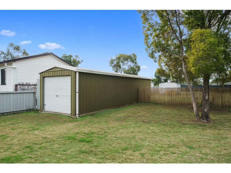 8 West Street, Oakey QLD 4401