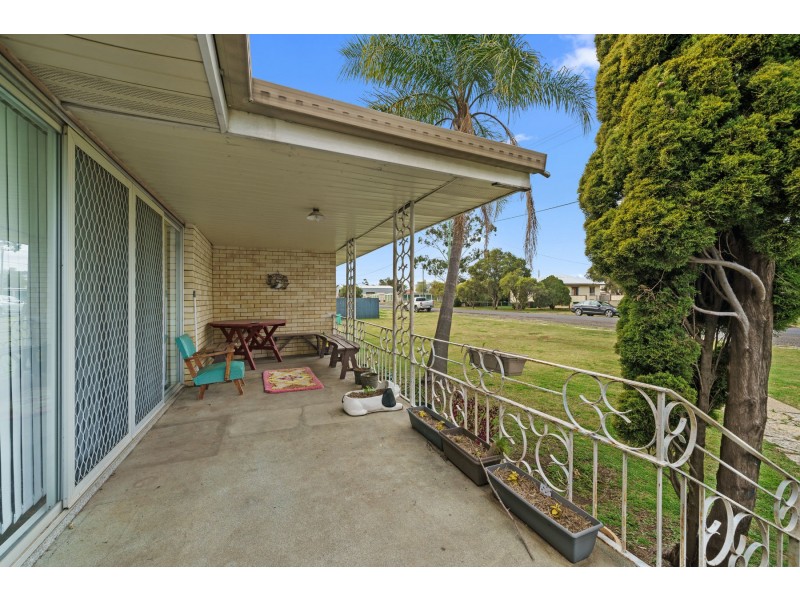 8 West Street, Oakey QLD 4401