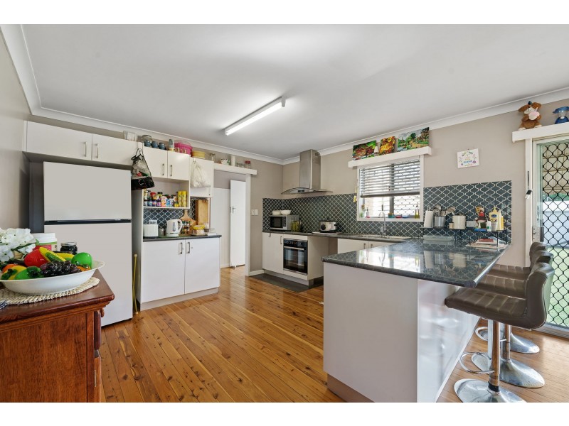 8 West Street, Oakey QLD 4401