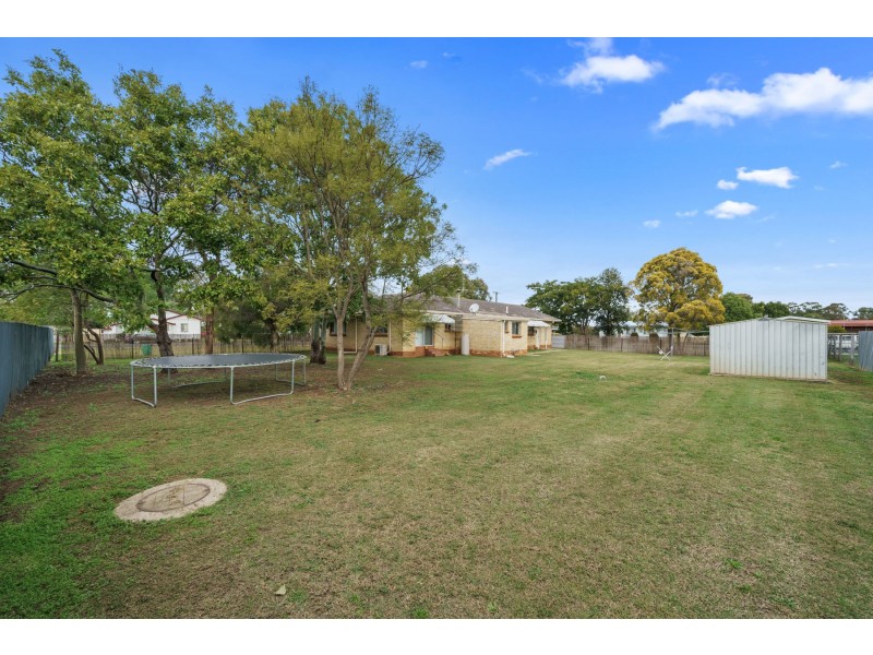 8 West Street, Oakey QLD 4401