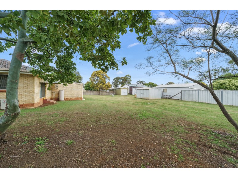 8 West Street, Oakey QLD 4401