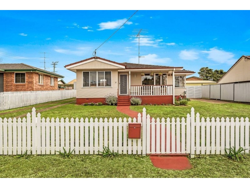 39 Catto Street, Centenary Heights QLD 4350