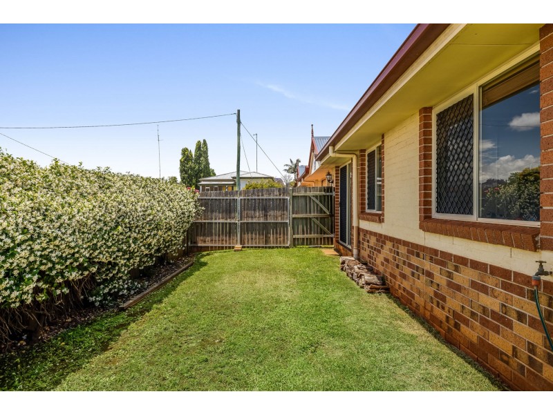 2/10 Roberts Street, South Toowoomba QLD 4350