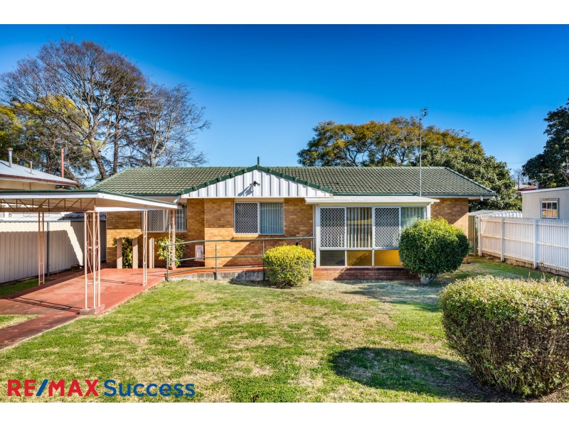 3 Clyde Street, Mount Lofty QLD 4350