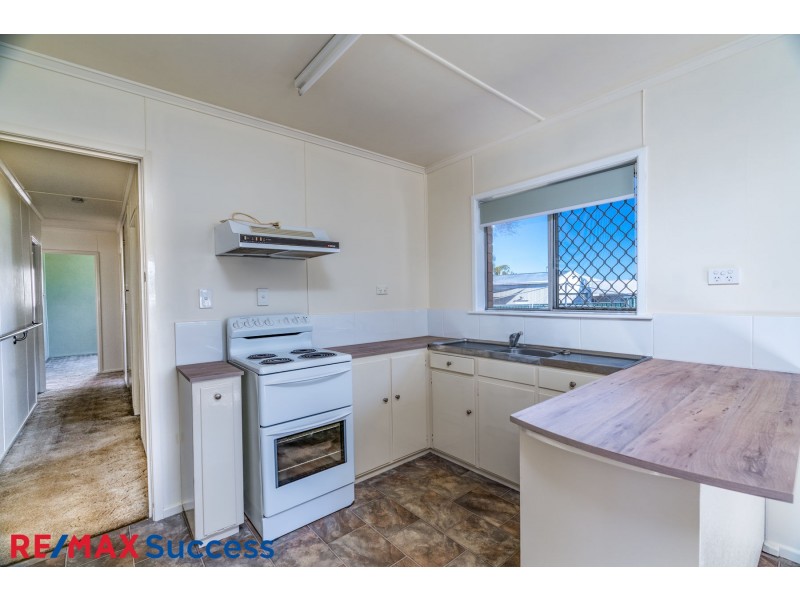 3 Clyde Street, Mount Lofty QLD 4350