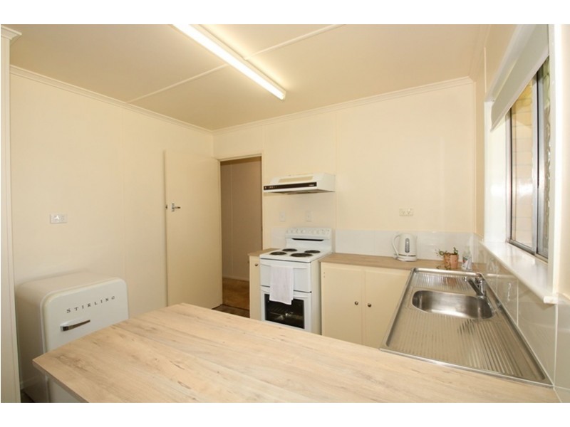 3 Clyde Street, Mount Lofty QLD 4350