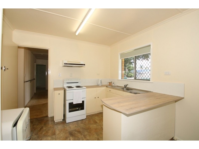 3 Clyde Street, Mount Lofty QLD 4350