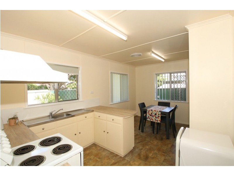 3 Clyde Street, Mount Lofty QLD 4350