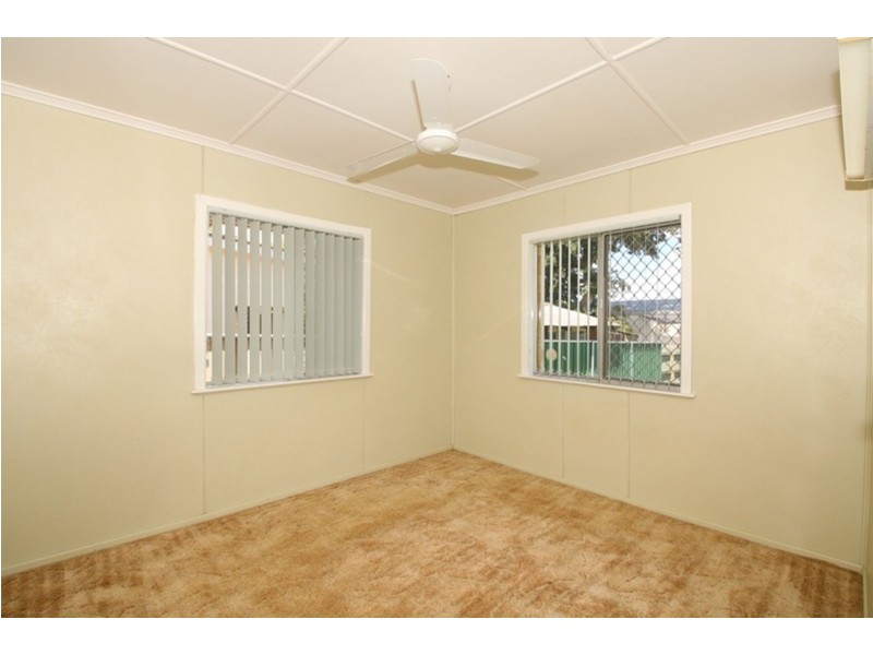 3 Clyde Street, Mount Lofty QLD 4350