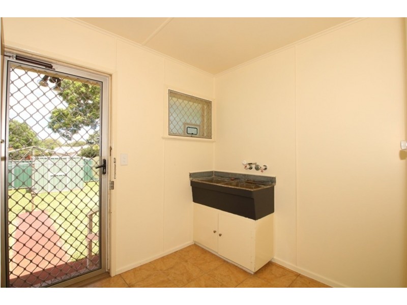 3 Clyde Street, Mount Lofty QLD 4350