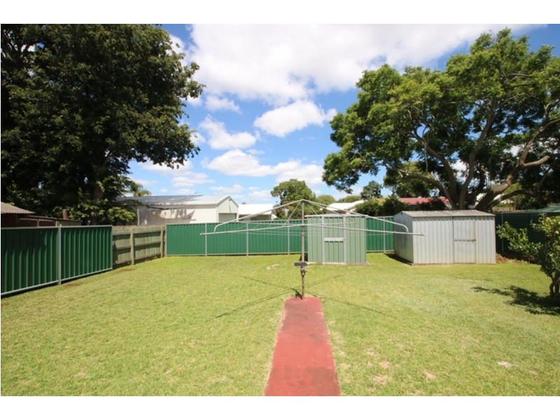 3 Clyde Street, Mount Lofty QLD 4350