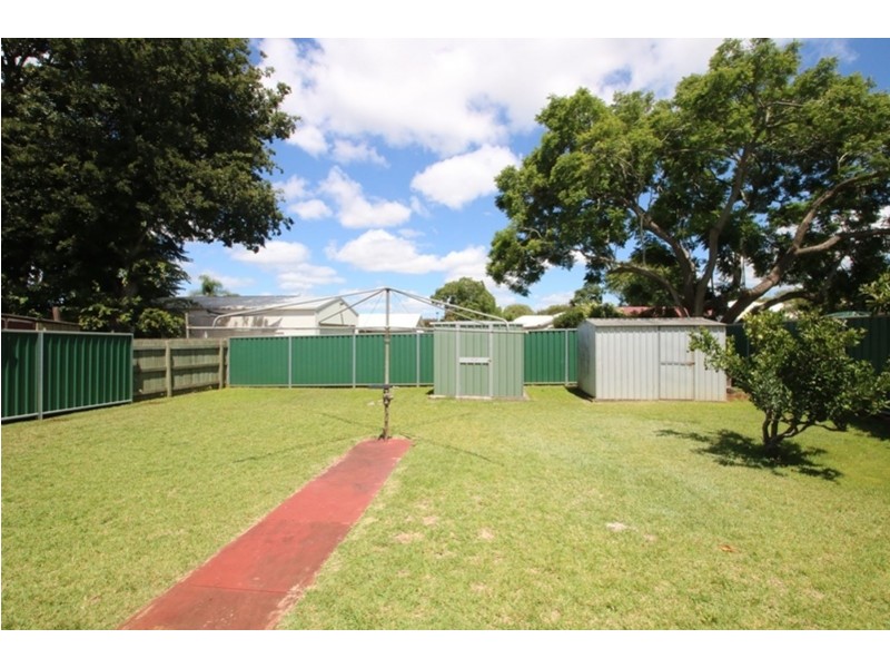 3 Clyde Street, Mount Lofty QLD 4350