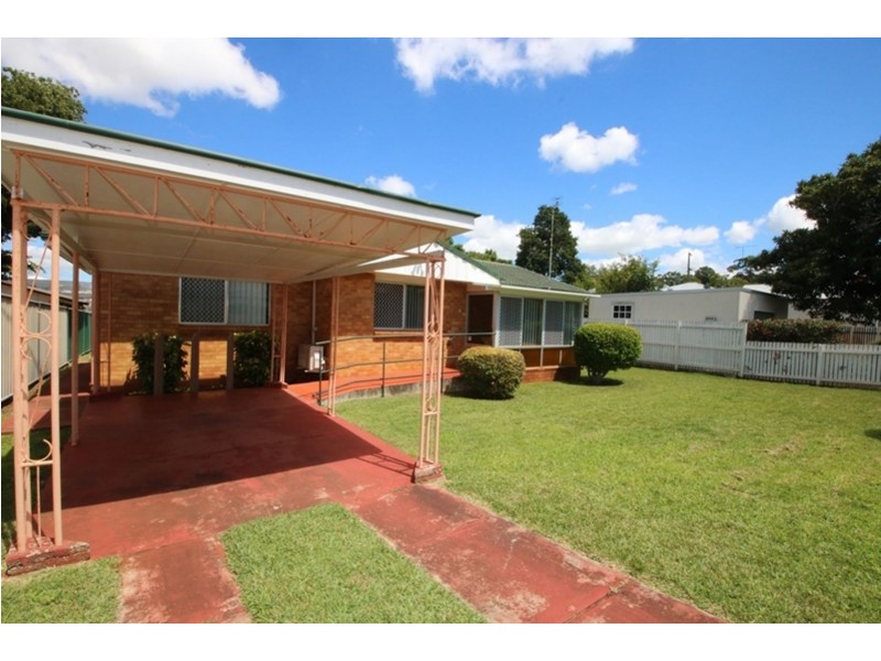 3 Clyde Street, Mount Lofty QLD 4350