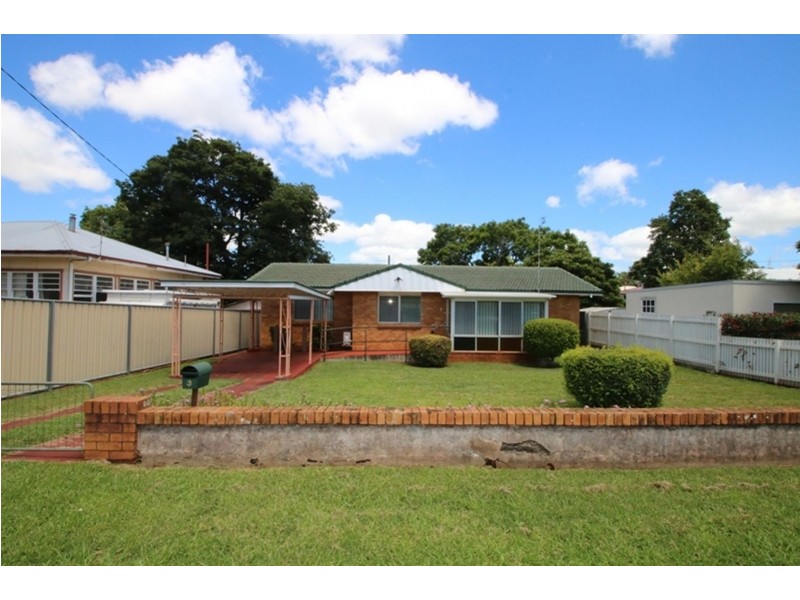 3 Clyde Street, Mount Lofty QLD 4350