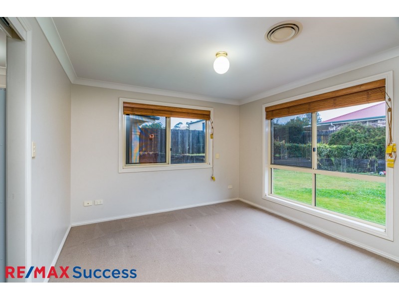 32 Ward Street, Middle Ridge QLD 4350