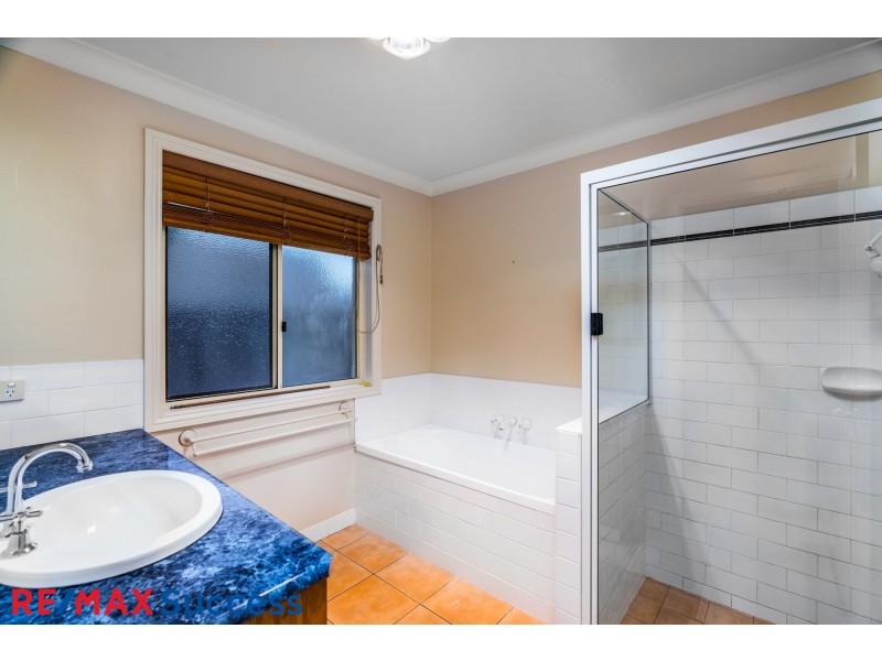 32 Ward Street, Middle Ridge QLD 4350