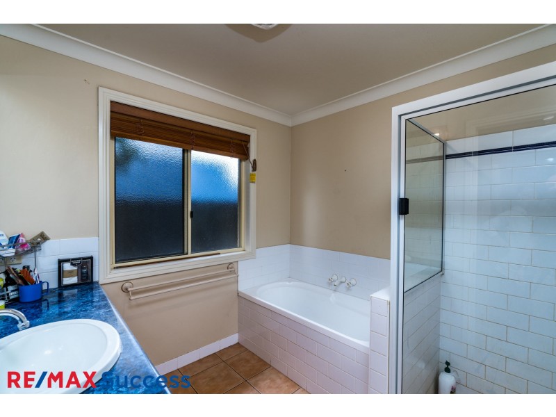 32 Ward Street, Middle Ridge QLD 4350