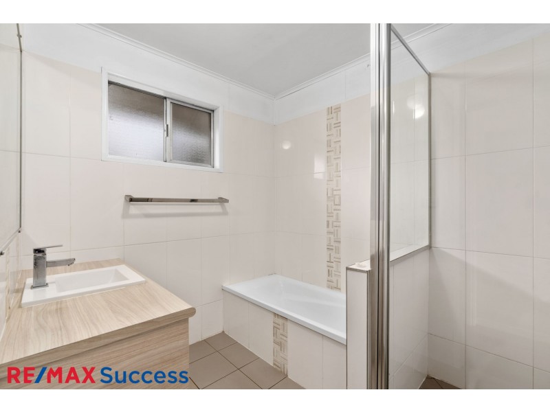 17 Martini Street, Mount Lofty QLD 4350