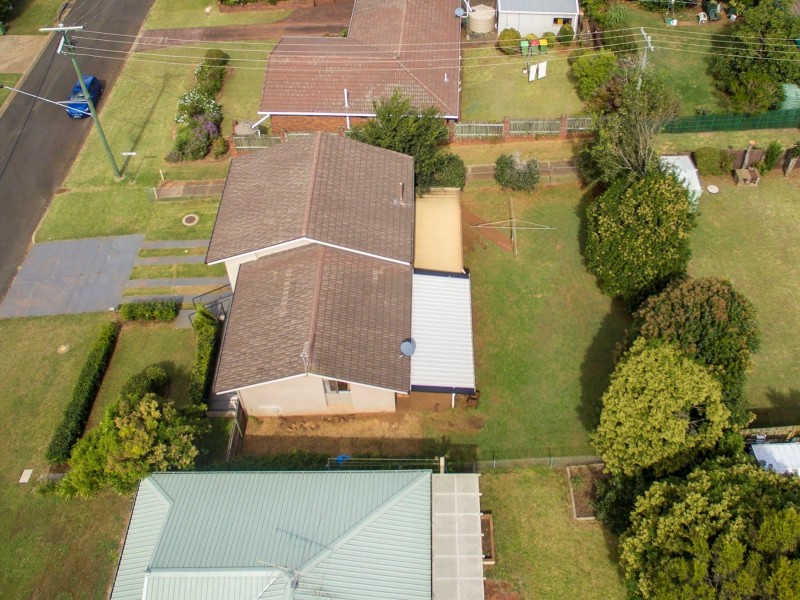 17 Martini Street, Mount Lofty QLD 4350